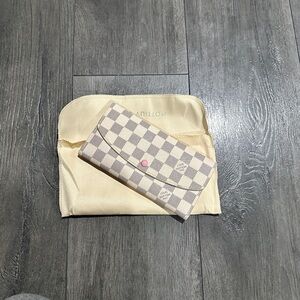 Stylish Checkered Key & Card Holder with Pink Detail